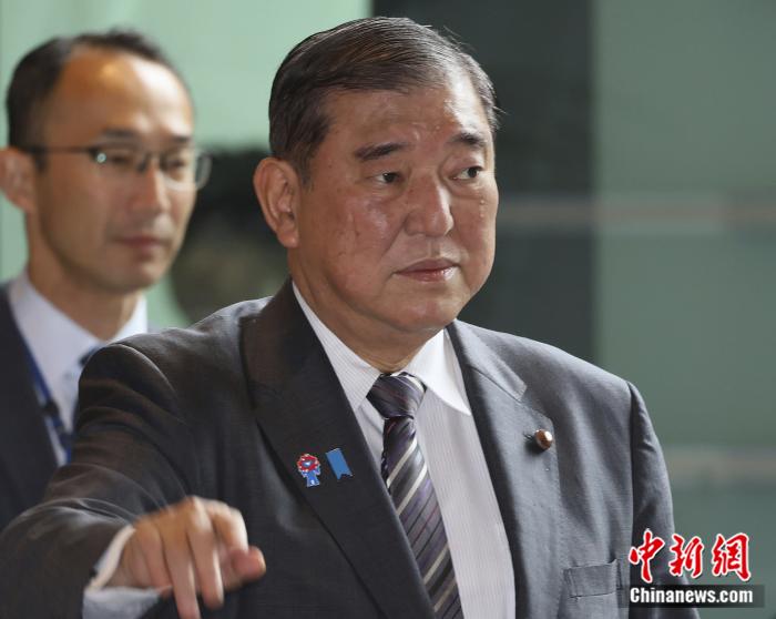 当地时间2025年5月22日，日本东京，日本首相石破茂到达其办公室。图/视觉中国