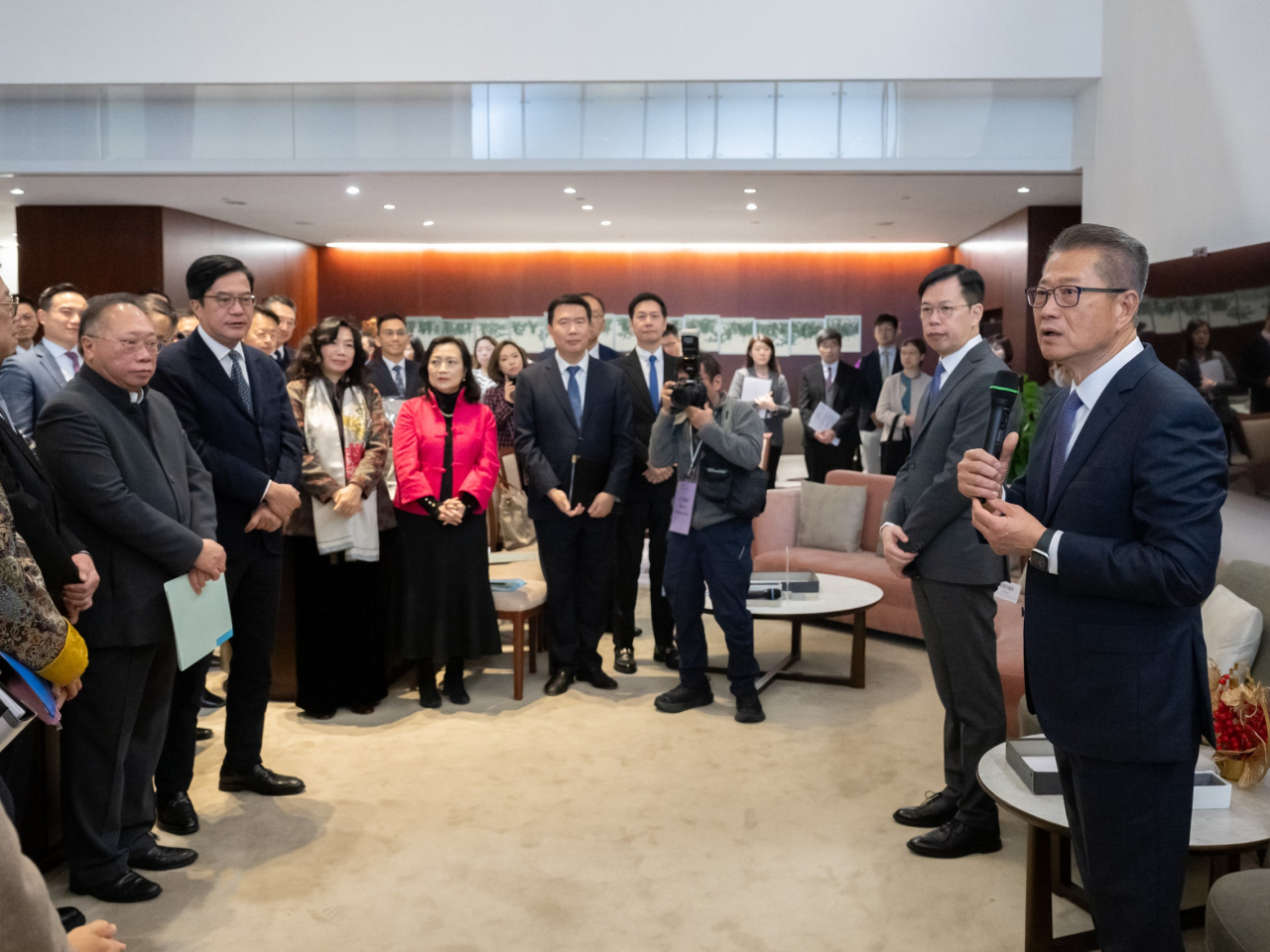 陈振英表示，新一届立法会前厅交流会意义重大。（立法会秘书处提供）