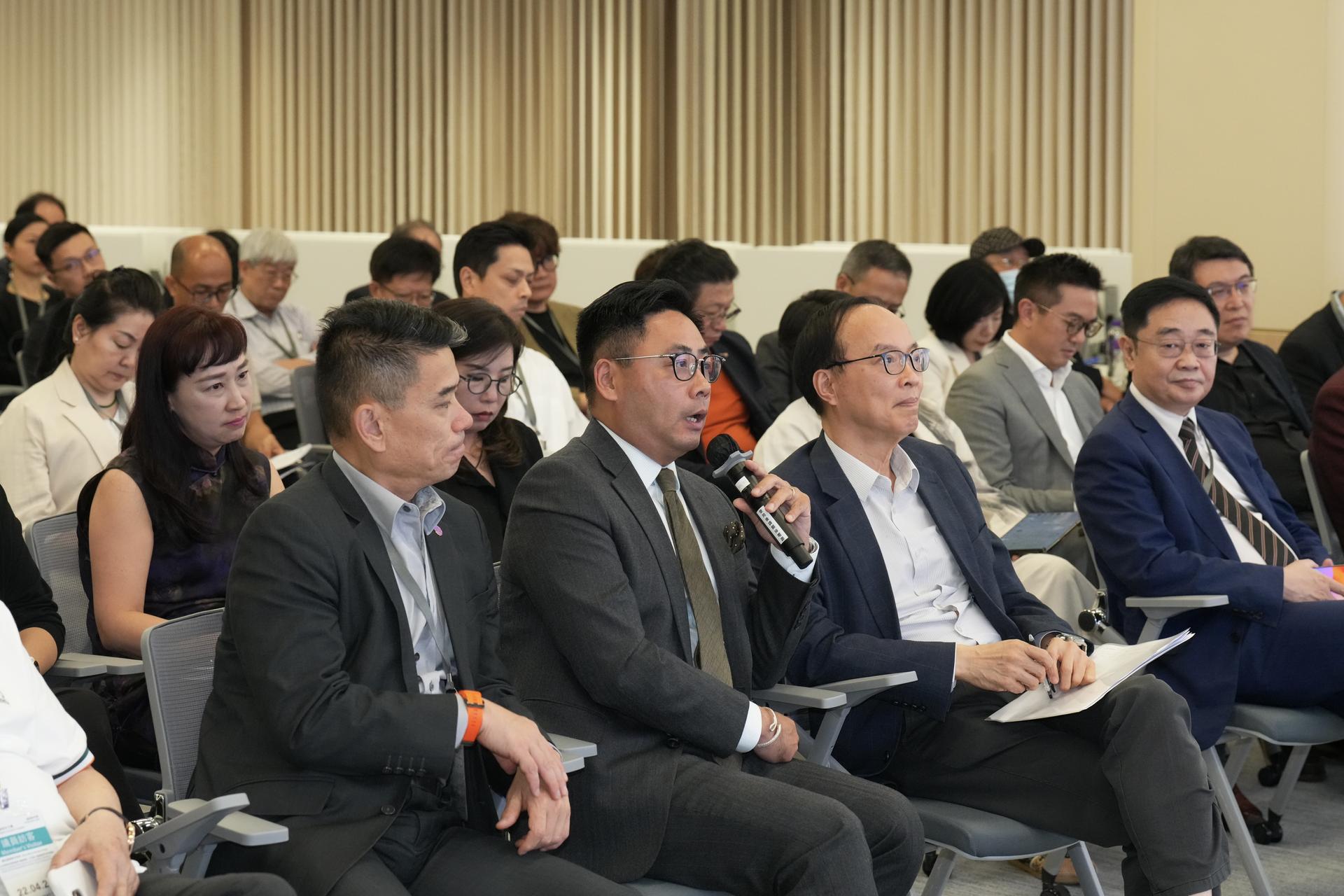 5 与会者发言（叶傲冬议员）