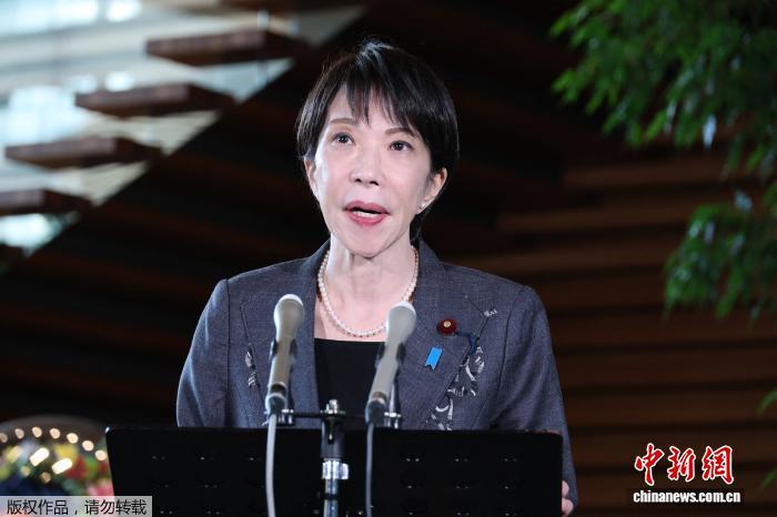 2025年12月9日，日本首相高市早苗对记者发表讲话。
