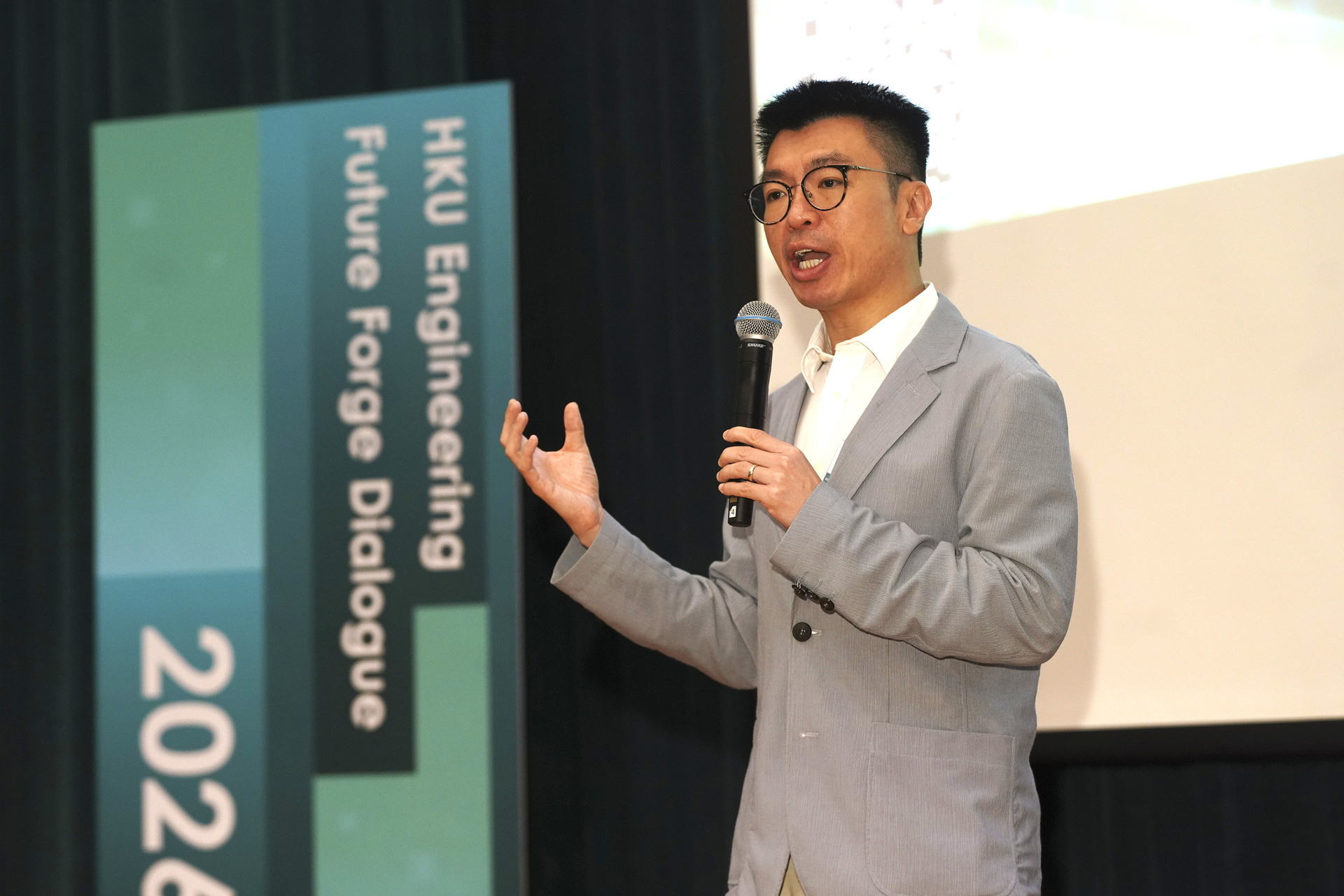 9. 香港青年科学院院长岑浩璋教授致开幕辞Prof Anderson SHUM, President of the Hong Kong Young Academy of Sciences
